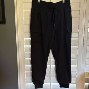 Avalanche outdoor supply Women’s lined Black Jogger Pants new without tags.